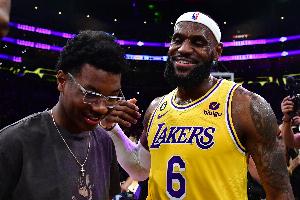 铁林：詹姆斯说不等布莱斯应该是真的 到时他都45还能打得动吗