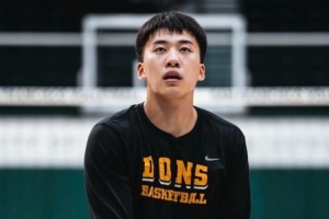 新赛季的NCAA冲啊！王俊杰晒在旧金山大学球馆的训练照：锻炼