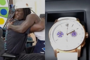 詹姆斯参加网红直播向其赠送价值20万爱彼手表 再送团队成员詹23