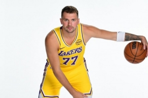 洛杉矶的新篇章！东契奇晒新赛季定妆照：生涯第8个赛季