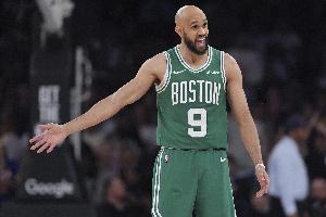 德里克-怀特：篮板球一直是我们强调的重点 每个人都要全力去冲抢