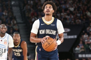 三分仅5中1！普尔上半场6中2得13分3助 罚球8中8