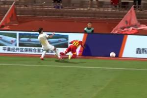 仍无法杜绝危险？国际足联规定：广告牌距离边线至少需1米