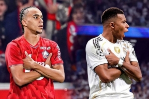 绝平巴黎！伊桑社媒晒与哥哥姆巴佩庆祝对比照：我们家的故事