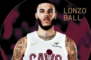 队记：球哥新赛季出场时间限制在20分钟左右 且不会出战背靠背