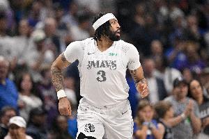 状态可以！浓眉首节4中2轻松拿到5分5板1助