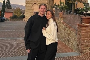 邮报谈德布劳内那不勒斯生活：场下受英雄般欢迎，场上却仍需适应