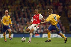 无形之墙！吉尔伯托-席尔瓦49岁生日，阿森纳官方送上祝福