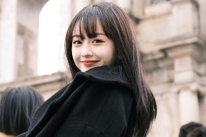 可甜可盐爱打球 篮网中国官方拉拉队成员“球球”贺京杰美照