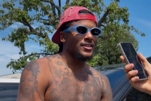 杰伦-格林普通话寄语中国球迷：我是风雪 风雪压我两三年