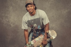 80年代复古风！字母哥晒P图：发型太绝了 绝对能上毕业纪念册