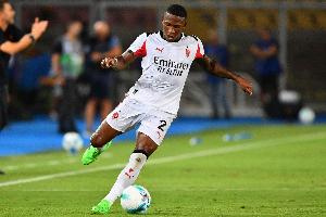 意媒：埃斯图皮尼安受伤后仍留在国家队，尝试在周三的友谊赛复出