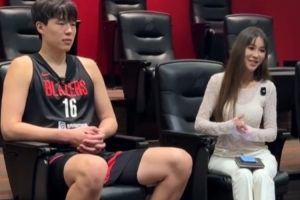 周玲安：在开拓者训练馆专访了杨瀚森 相信他的未来会越来越好