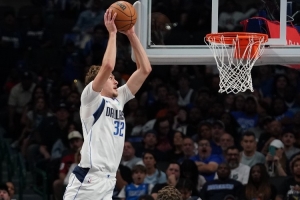 十八般武艺样样精通！状元弗拉格8中4得11分3板4助3断 但有5失误