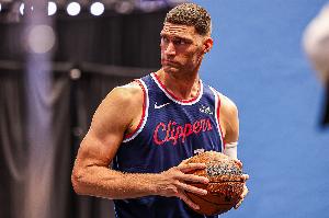 香迷糊了！大洛佩斯3记三分球拿下15分1板1助3帽