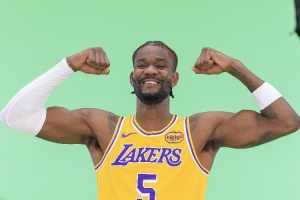 马健：湖人赢球但没走向正轨 艾顿貌似开窍了 老詹火力空缺难弥补