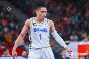 媒体人：陈盈骏暂时离队自行安排训练 预计11月下旬到12月初返京