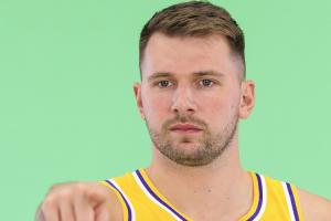 不仅能攻还能防！东契奇瘦身效果显著半场9投6中小拿22分