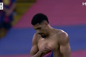 艰难取胜！阿劳霍绝杀后巴萨众生相：阿劳霍脱衣 弗里克拉菲怒吼