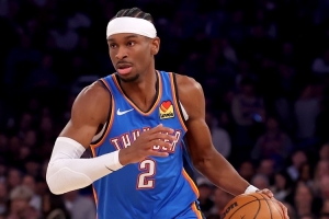 美记：亚历山大面对最好防守者阿门稳稳命中跳投 MVP级别表现