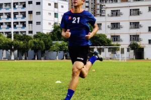 对中国足球死心！前球员：新人进队被欺负，凌晨被叫醒帮买避孕套