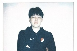 全员集结！开拓者晒球队签名明信片 利拉德领衔&杨瀚森中文签名