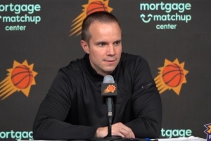 太阳主帅谈逆转：第三节替补席观众席传递的精神力量能真切感受到