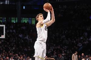 为何对位马卡如此有挑战性？小卡：他能投能突 能运球又能杀禁区