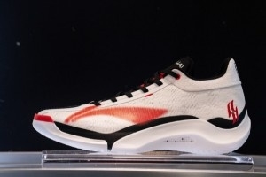 杨瀚森的新球鞋！驭帅20个人PE配色 带有专属Logo和球衣号码