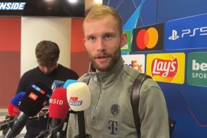 左右后卫互换位置！莱默尔：教练安排时我也不懂，他说是战术原因