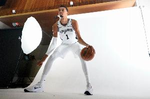 没投三分！Skip：文班展现强大攻防失利 我就说他少投三分就好了