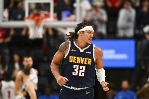 真就吕布辕门射戟！戈登上半场三分7投全进轰下25分！