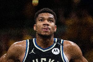 科尔-安东尼：字母特纳最顶尖前场球员 现在给我掩护简直神仙体验