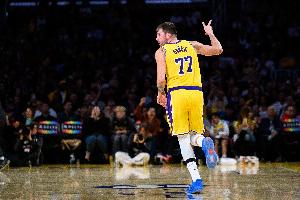 神兽级数据！东契奇赛季前两场都砍下40+10+5 历史第一人