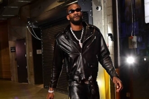 保持住！艾顿晒黑皮衣套装帅照：与众不同的能量 就是自律