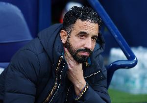 内维尔：这是阿莫林上任来最棒一周，姆伯莫和库尼亚签约风险较小