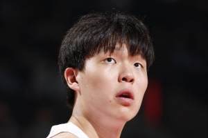 刘维伟：杨瀚森第二节是不是没准备好上场？有些打不动艾顿