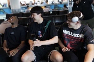 队记：千里之外的你不知瀚森在经历文化隔阂 他不会迅速变成姚明