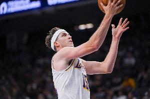 回归辅助角色！里夫斯首节5投2中 罚球3中3拿到7分1板1助1断