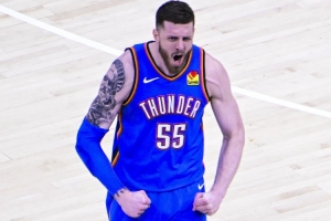 阿隆-维金斯：哈滕很关键是天生赢家 不惊讶其表现一直是可靠存在