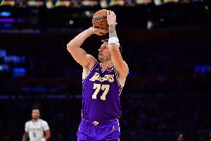 吹杨&波津等主力缺席！ESPN预测胜率：老鹰50.6%仍高于湖人49.4%