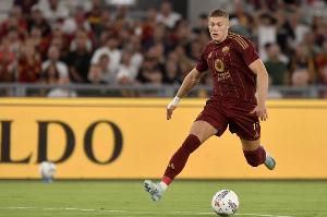 罗马前锋又伤一个！意媒：多夫比克股四头肌受伤将接受进一步检查