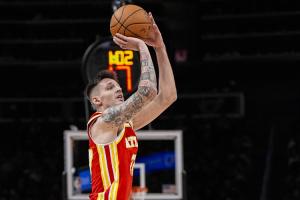 斯奈德：要求缺乏机会的球员时刻准备着有点假 但克雷伊奇做到了