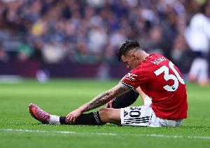 罗马诺：内部消息称舍什科伤情并不严重，曼联没有召回霍伊伦条款