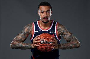 本季科林斯+祖巴茨同场时快船净胜17分 防守效率104.8&净效率+5.6