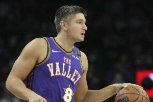 怎么不让阿伦得50分？太阳主教练：分差太大不能让他再上