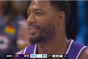 这是急了？斯玛特发底线球 臀部给切特一顿上对抗之后还失误了