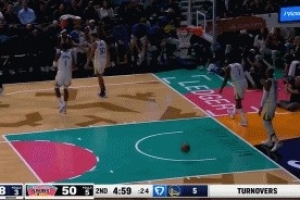 吓人呼啦的！凯尔登反击上篮打停勇士 马刺主场灯光突然黑了...