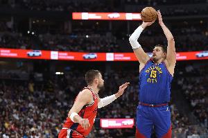 张佳玮：很多人说祖巴茨是最好约基奇防守者 今天约基奇分外眼红