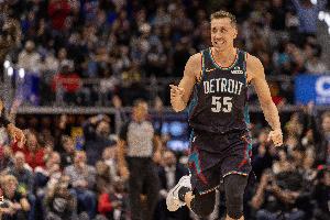 优质射手！邓罗半场7中4&3记三分拿下13分1板2助1断1帽